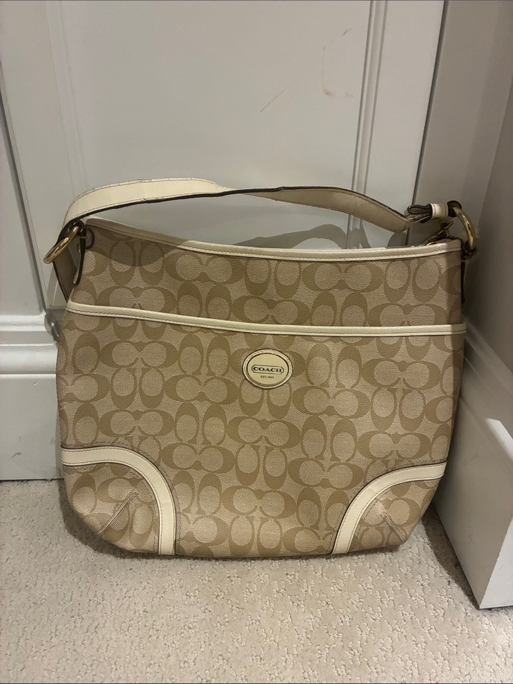 COACH Peyton Signature Convertible Hobo Crossbody Bag Off White Cream👝